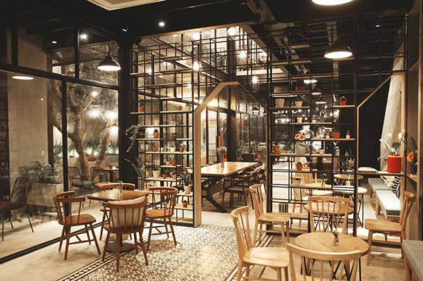 Cơ sở vật chất, không gian quán cafe cần phù hợp với đặc điểm quán, phù hợp khách hàng và khu vực kinh doanh